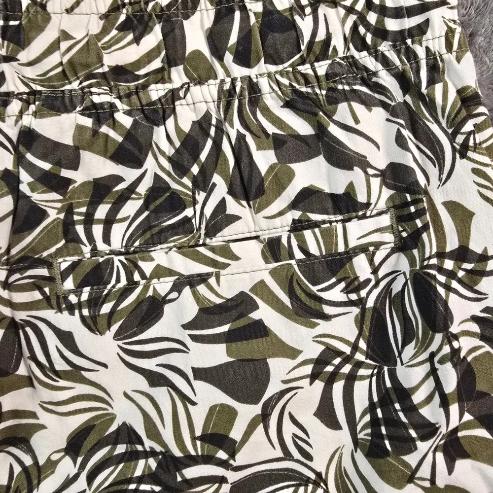 Banana Republic Deck Shorts Men's 34 Olive Shapes Tropical Print Organic Cotton‎